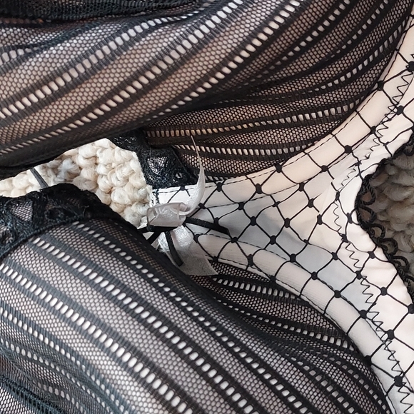 B.temptd Black and Pink Lace Bra - Picture 6 of 7